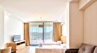 Гостиница Резиденции Алтея Гурзуф Улучшенный двухместный номер с 1 кроватью или 2 отдельными кроватями, вид на море-1